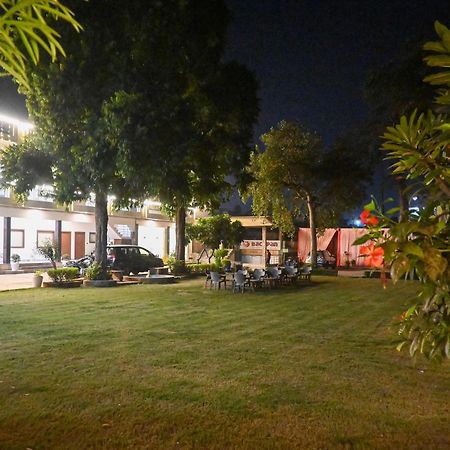 The Kedar Resort Mathura Exteriör bild
