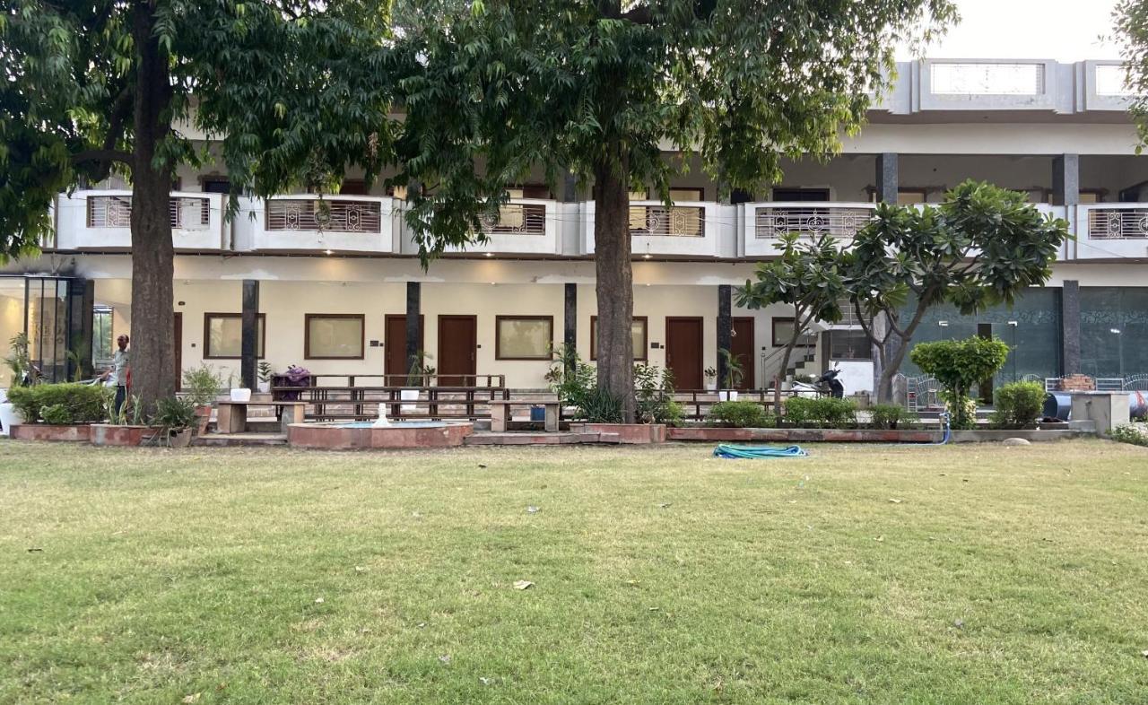 The Kedar Resort Mathura Exteriör bild
