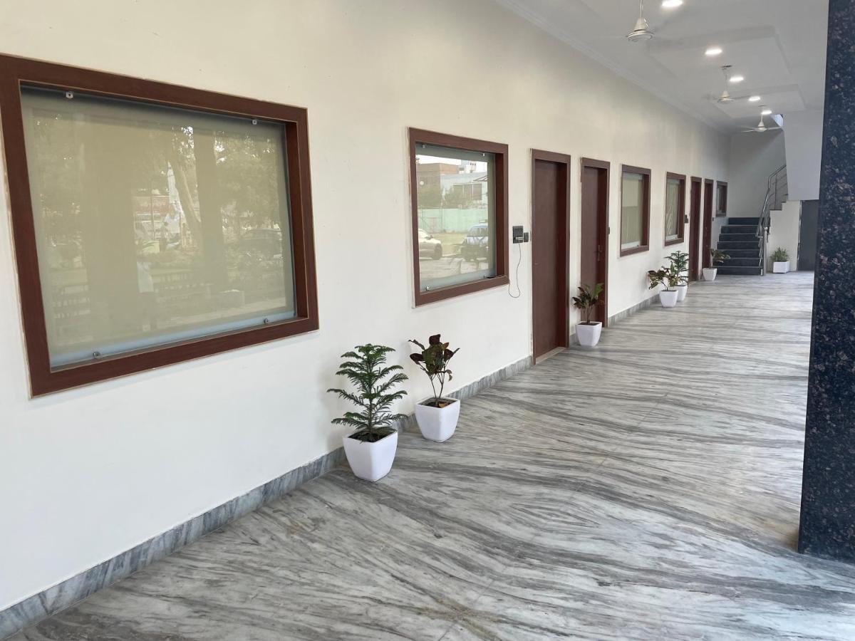 The Kedar Resort Mathura Exteriör bild