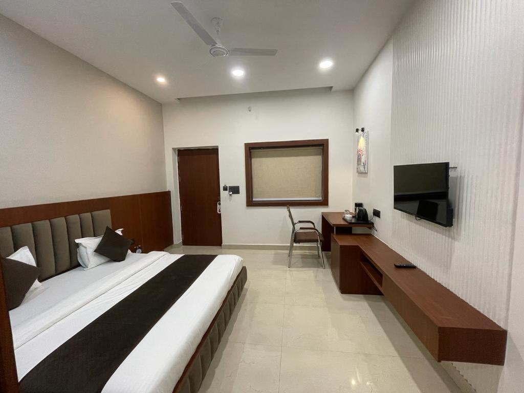 The Kedar Resort Mathura Exteriör bild