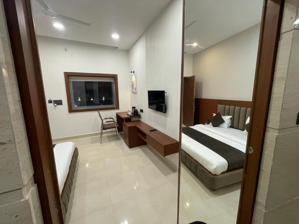 The Kedar Resort Mathura Exteriör bild