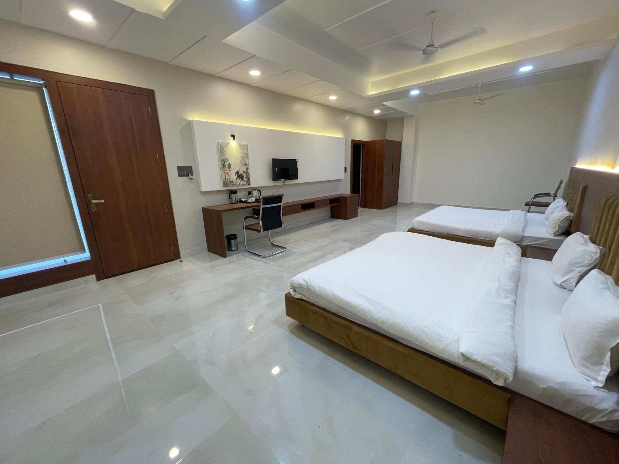 The Kedar Resort Mathura Exteriör bild
