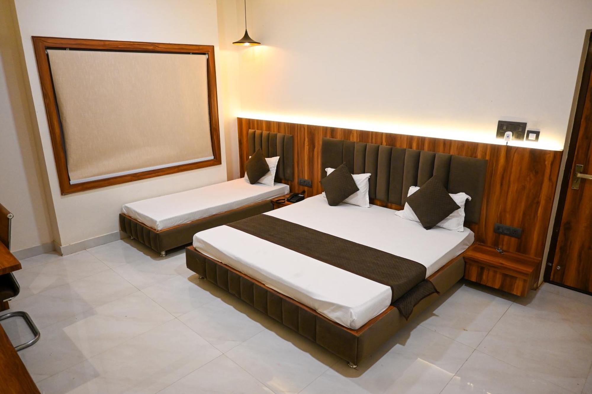 The Kedar Resort Mathura Exteriör bild
