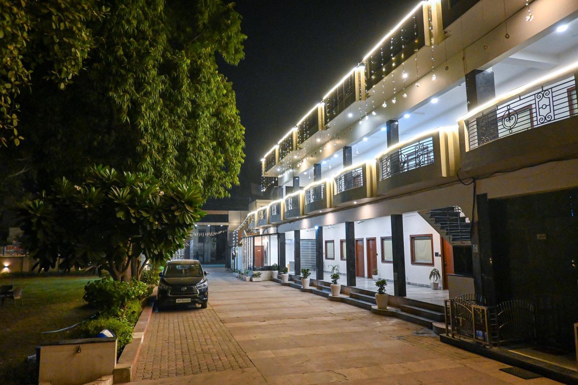The Kedar Resort Mathura Exteriör bild