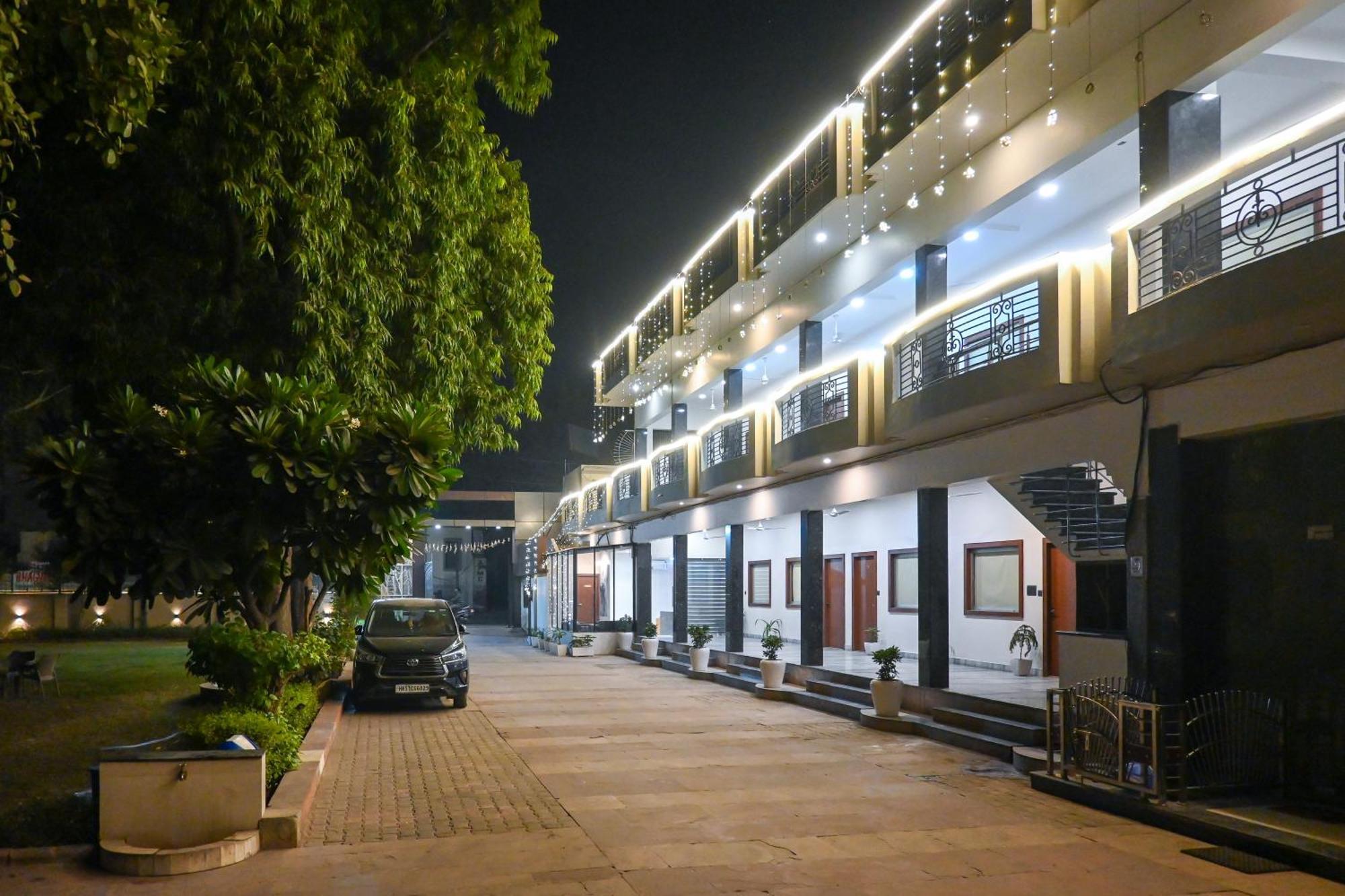 The Kedar Resort Mathura Exteriör bild