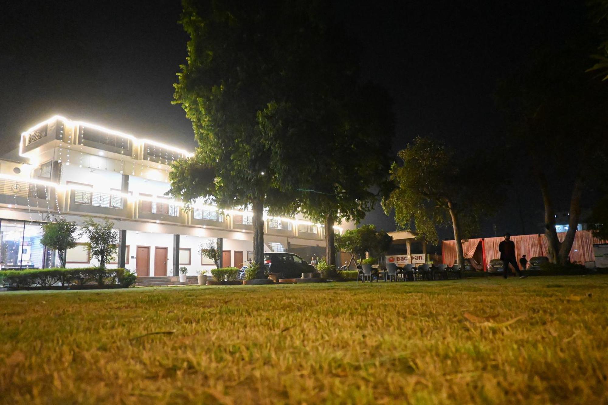 The Kedar Resort Mathura Exteriör bild